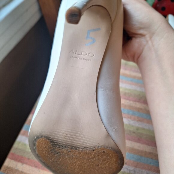 White High Heel Pumps - Picture 5 of 8